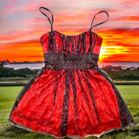 Steppin Out Dress - Picture 1 of 7